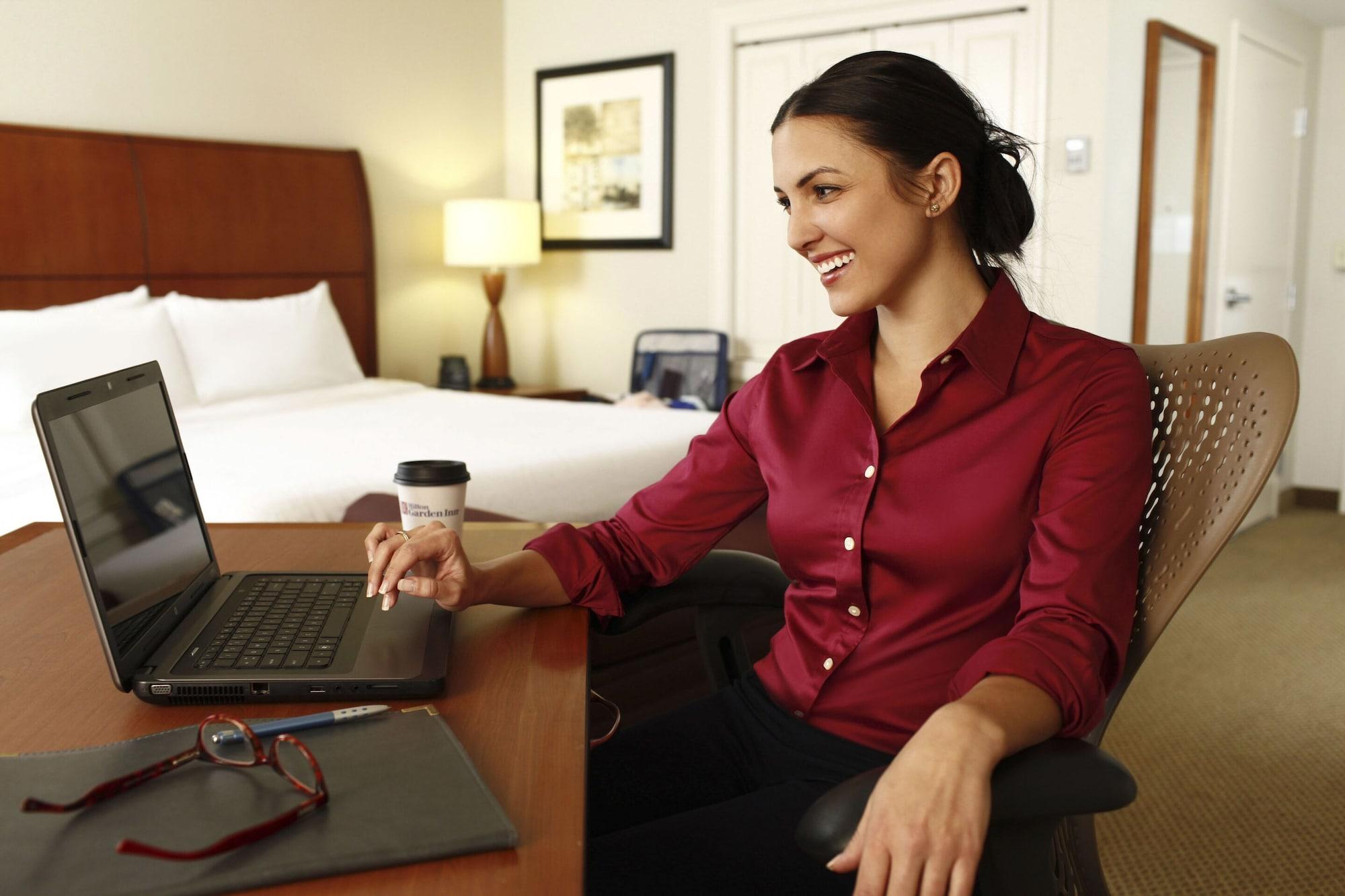 Hilton Garden Inn Alexandria Old Town National Harbor Exterior foto