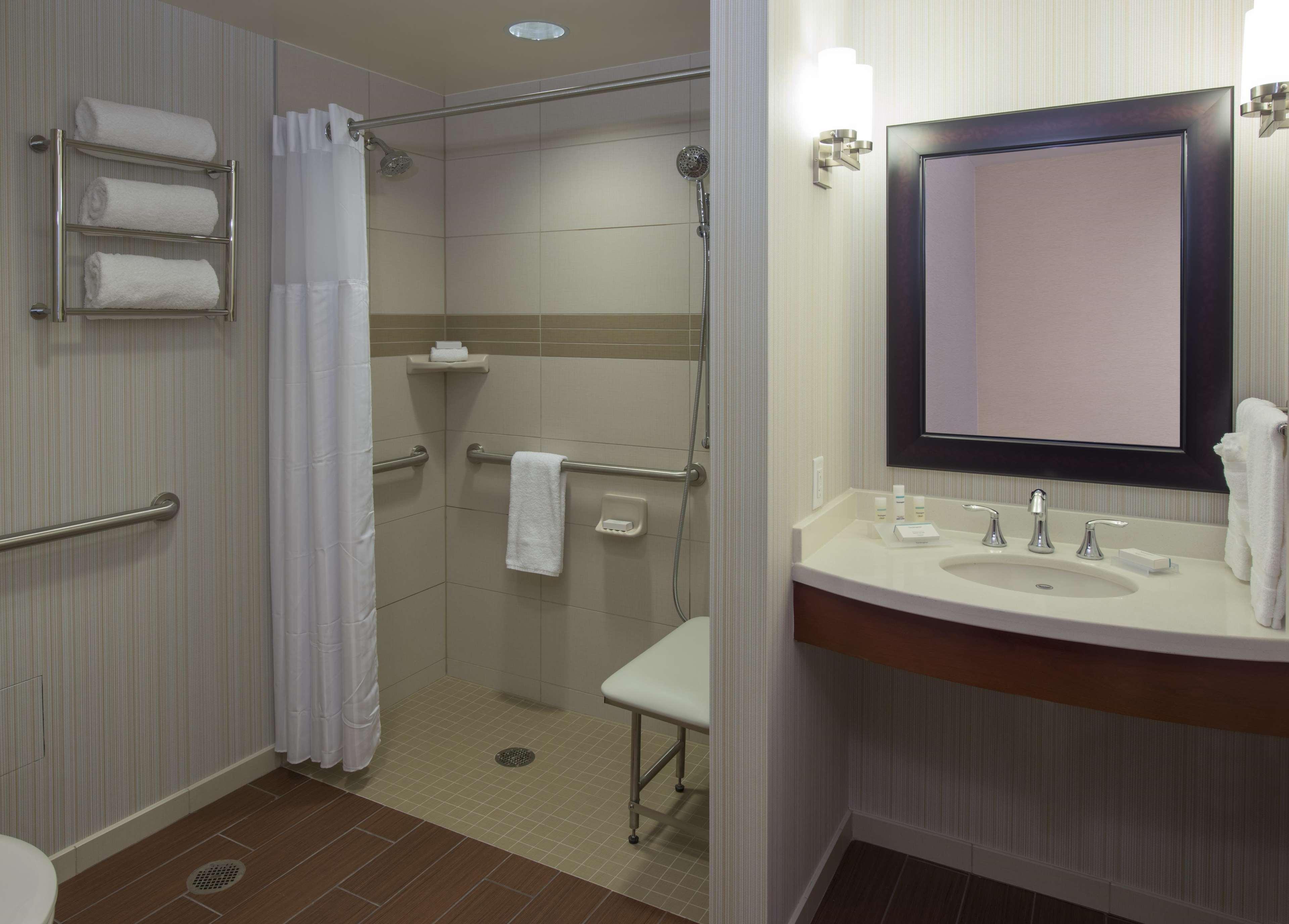 Hilton Garden Inn Alexandria Old Town National Harbor Exterior foto