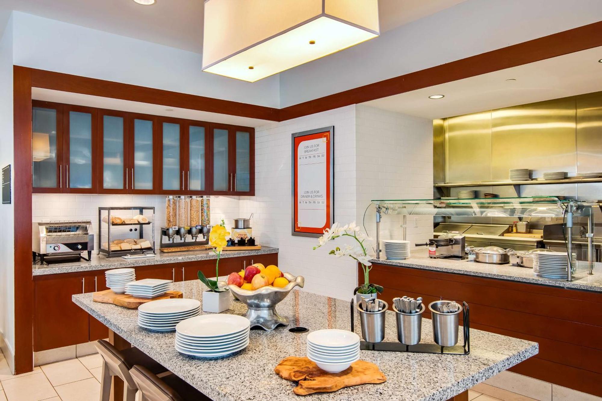 Hilton Garden Inn Alexandria Old Town National Harbor Exterior foto
